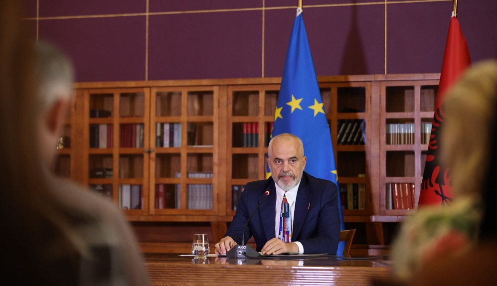 Rama thirrje Serbise: Lironi 3 policet, ose rikthejme akullin mes nesh
